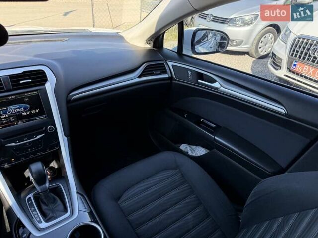 Белый Форд Фьюжн, объемом двигателя 2.49 л и пробегом 250 тыс. км за 8800 $, фото 2 на Automoto.ua