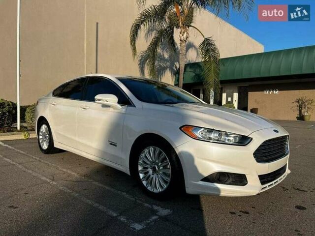 Белый Форд Фьюжн, объемом двигателя 2 л и пробегом 188 тыс. км за 2900 $, фото 13 на Automoto.ua