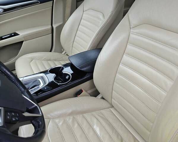 Білий Форд Фьюжен, об'ємом двигуна 2 л та пробігом 230 тис. км за 12600 $, фото 1 на Automoto.ua