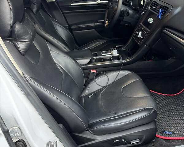 Білий Форд Фьюжен, об'ємом двигуна 2 л та пробігом 236 тис. км за 12999 $, фото 9 на Automoto.ua