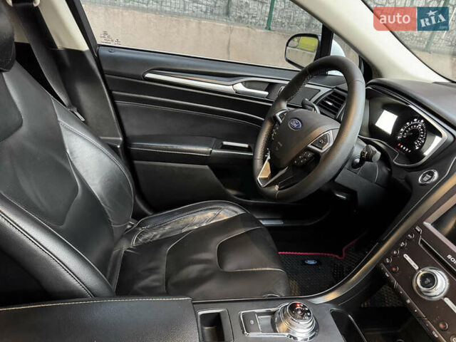 Білий Форд Фьюжен, об'ємом двигуна 2 л та пробігом 236 тис. км за 12999 $, фото 10 на Automoto.ua