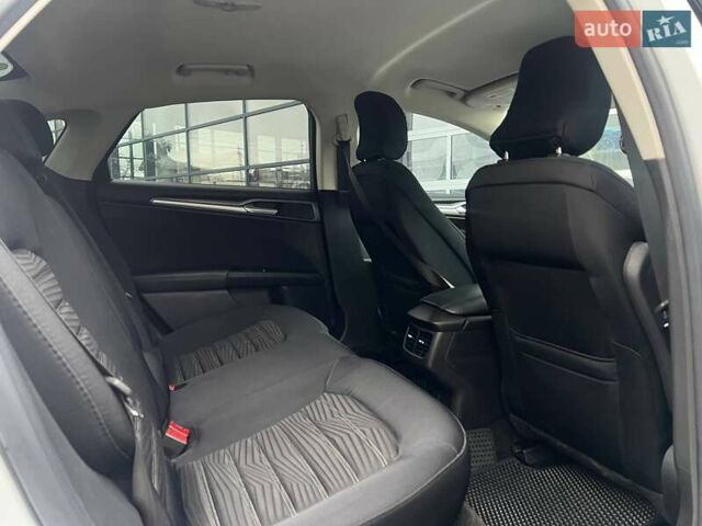 Білий Форд Фьюжен, об'ємом двигуна 2.5 л та пробігом 151 тис. км за 11200 $, фото 23 на Automoto.ua
