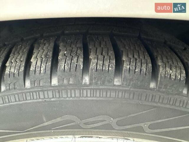 Белый Форд Фьюжн, объемом двигателя 2 л и пробегом 260 тыс. км за 13400 $, фото 39 на Automoto.ua