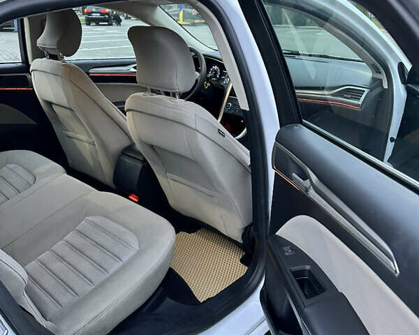 Белый Форд Фьюжн, объемом двигателя 2.49 л и пробегом 130 тыс. км за 12000 $, фото 7 на Automoto.ua