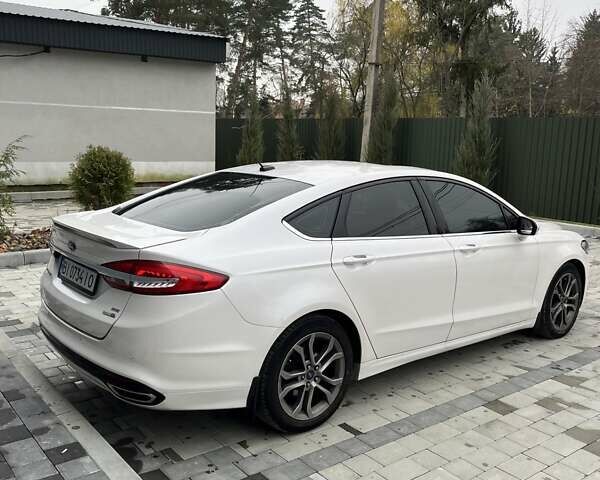 Белый Форд Фьюжн, объемом двигателя 2 л и пробегом 133 тыс. км за 15000 $, фото 5 на Automoto.ua