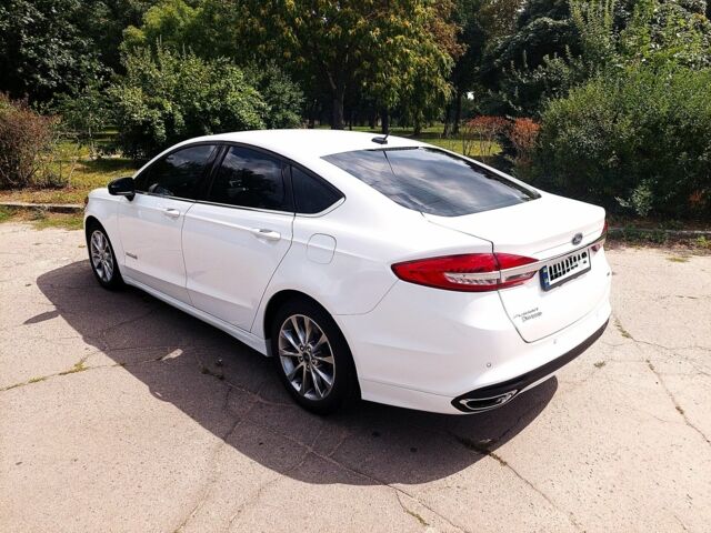 Белый Форд Фьюжн, объемом двигателя 2 л и пробегом 120 тыс. км за 14000 $, фото 2 на Automoto.ua