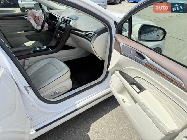 Білий Форд Фьюжен, об'ємом двигуна 2 л та пробігом 138 тис. км за 11500 $, фото 13 на Automoto.ua