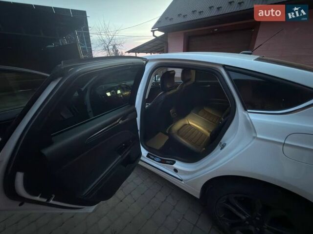 Білий Форд Фьюжен, об'ємом двигуна 2 л та пробігом 160 тис. км за 12100 $, фото 5 на Automoto.ua