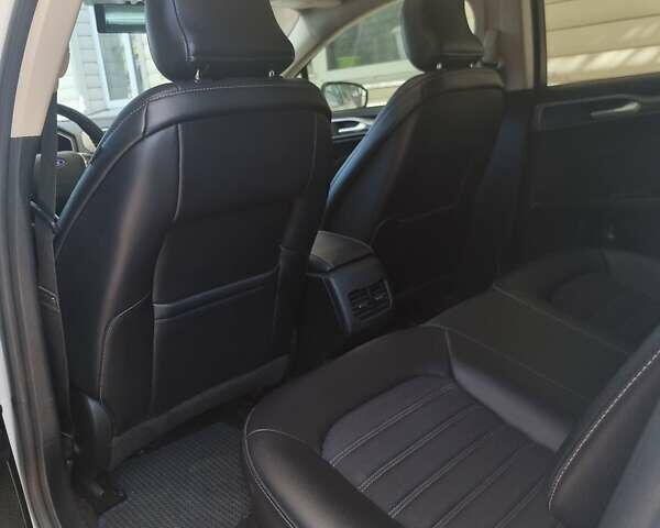 Білий Форд Фьюжен, об'ємом двигуна 2 л та пробігом 130 тис. км за 18600 $, фото 13 на Automoto.ua