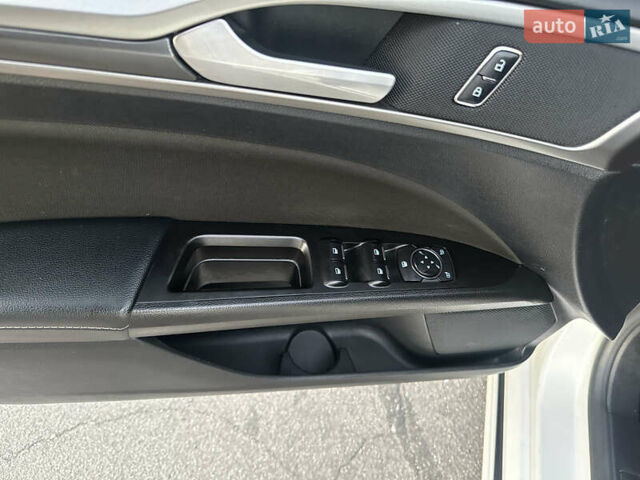 Білий Форд Фьюжен, об'ємом двигуна 2.5 л та пробігом 109 тис. км за 13200 $, фото 40 на Automoto.ua