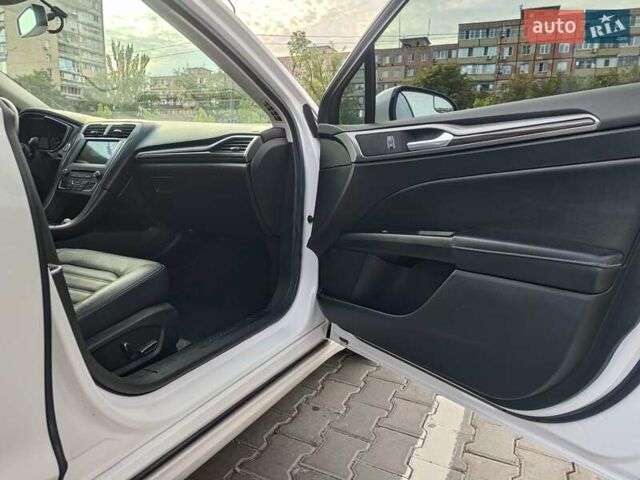 Форд Фьюжн 2017 в Кривом Роге на Automoto.ua Белый Форд Фьюжн, объемом двигателя 2 л и пробегом 97 тыс. км за 15800 $, фото 15 на Automoto.ua