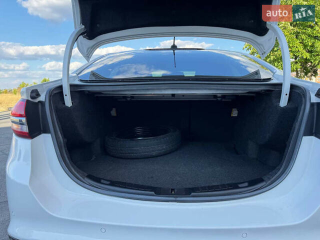 Білий Форд Фьюжен, об'ємом двигуна 2.5 л та пробігом 109 тис. км за 13200 $, фото 22 на Automoto.ua