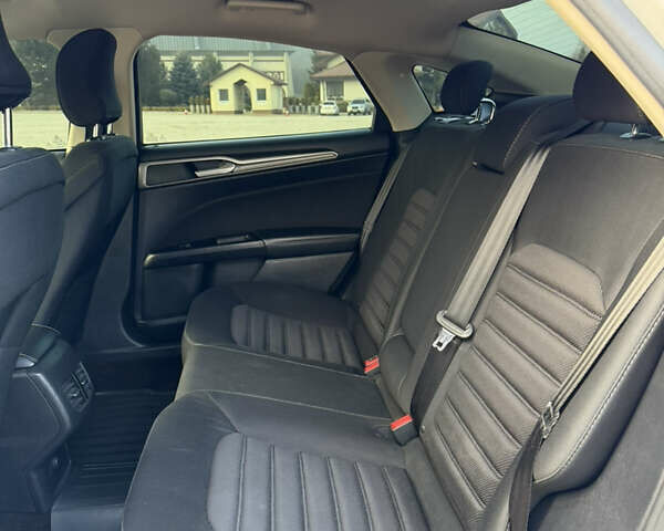 Білий Форд Фьюжен, об'ємом двигуна 2 л та пробігом 175 тис. км за 12500 $, фото 30 на Automoto.ua