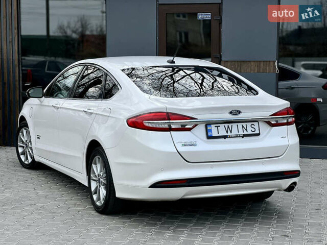 Білий Форд Фьюжен, об'ємом двигуна 2 л та пробігом 112 тис. км за 15900 $, фото 5 на Automoto.ua