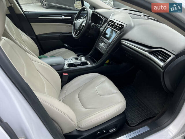 Білий Форд Фьюжен, об'ємом двигуна 2 л та пробігом 183 тис. км за 14500 $, фото 18 на Automoto.ua