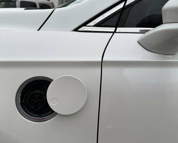 Білий Форд Фьюжен, об'ємом двигуна 2 л та пробігом 187 тис. км за 15000 $, фото 8 на Automoto.ua