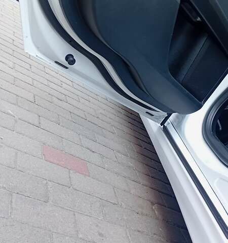 Білий Форд Фьюжен, об'ємом двигуна 1.5 л та пробігом 70 тис. км за 14000 $, фото 14 на Automoto.ua