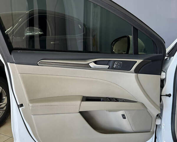 Белый Форд Фьюжн, объемом двигателя 2 л и пробегом 160 тыс. км за 16900 $, фото 12 на Automoto.ua