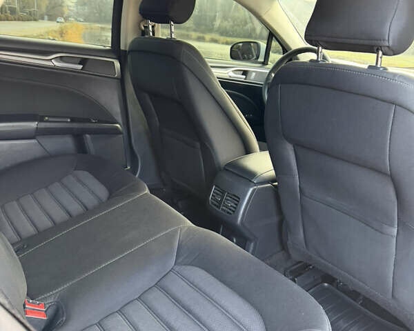 Білий Форд Фьюжен, об'ємом двигуна 2 л та пробігом 175 тис. км за 12500 $, фото 31 на Automoto.ua