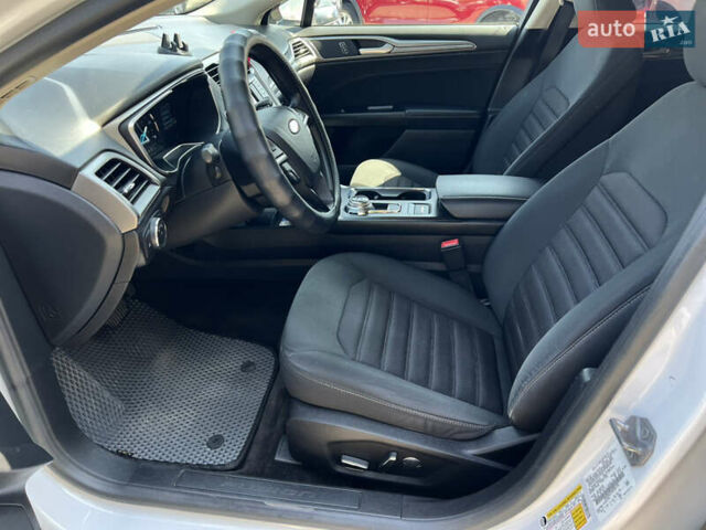 Білий Форд Фьюжен, об'ємом двигуна 2 л та пробігом 173 тис. км за 15900 $, фото 6 на Automoto.ua