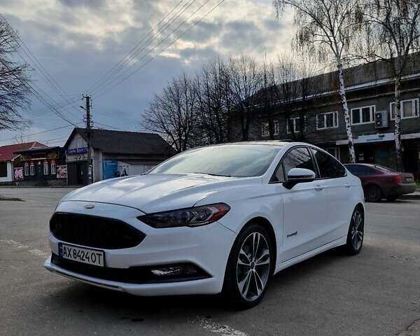 Білий Форд Фьюжен, об'ємом двигуна 2 л та пробігом 130 тис. км за 18600 $, фото 2 на Automoto.ua