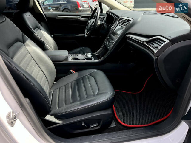 Білий Форд Фьюжен, об'ємом двигуна 2 л та пробігом 112 тис. км за 15900 $, фото 26 на Automoto.ua