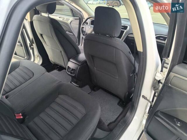 Білий Форд Фьюжен, об'ємом двигуна 2 л та пробігом 205 тис. км за 12900 $, фото 4 на Automoto.ua