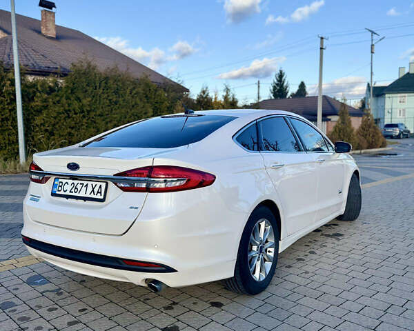 Белый Форд Фьюжн, объемом двигателя 2 л и пробегом 110 тыс. км за 14000 $, фото 6 на Automoto.ua