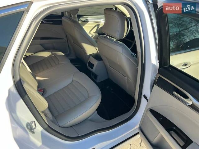 Білий Форд Фьюжен, об'ємом двигуна 2 л та пробігом 174 тис. км за 14700 $, фото 6 на Automoto.ua