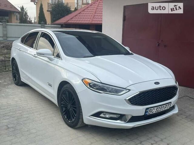 Белый Форд Фьюжн, объемом двигателя 2 л и пробегом 230 тыс. км за 14500 $, фото 3 на Automoto.ua