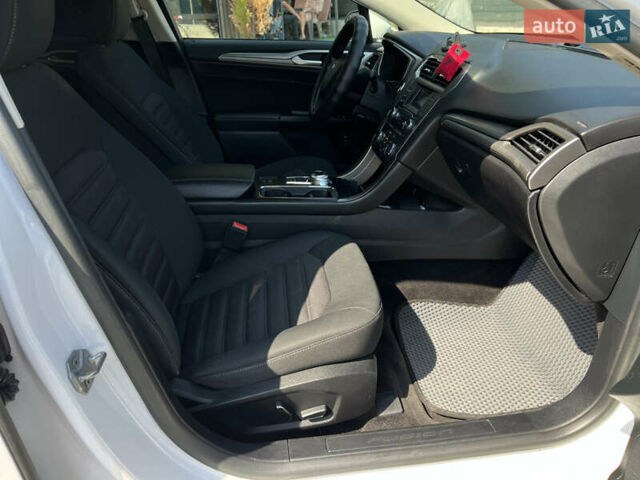 Білий Форд Фьюжен, об'ємом двигуна 2 л та пробігом 173 тис. км за 15900 $, фото 25 на Automoto.ua