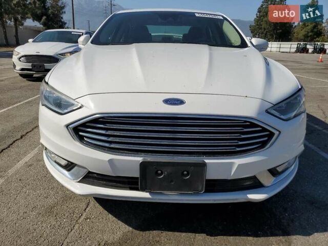 Белый Форд Фьюжн, объемом двигателя 0 л и пробегом 88 тыс. км за 2400 $, фото 4 на Automoto.ua