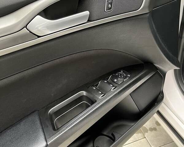 Белый Форд Фьюжн, объемом двигателя 2 л и пробегом 133 тыс. км за 15000 $, фото 11 на Automoto.ua