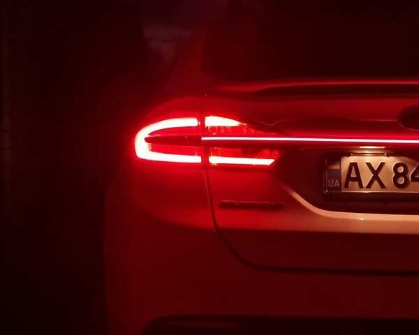 Білий Форд Фьюжен, об'ємом двигуна 2 л та пробігом 130 тис. км за 18600 $, фото 5 на Automoto.ua