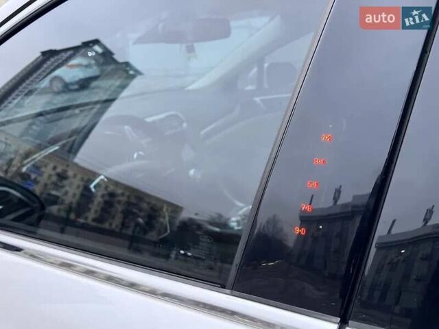 Білий Форд Фьюжен, об'ємом двигуна 2 л та пробігом 126 тис. км за 11500 $, фото 9 на Automoto.ua