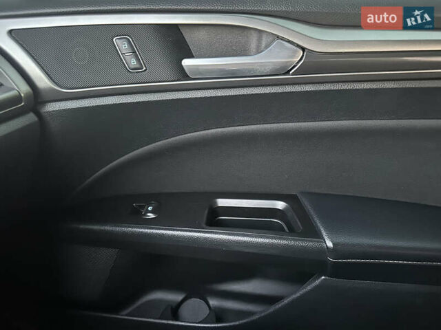 Білий Форд Фьюжен, об'ємом двигуна 2.5 л та пробігом 109 тис. км за 13200 $, фото 34 на Automoto.ua