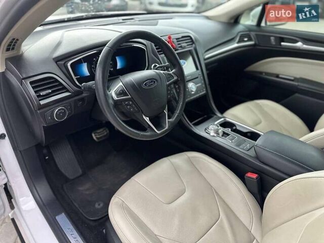 Белый Форд Фьюжн, объемом двигателя 2 л и пробегом 65 тыс. км за 17290 $, фото 21 на Automoto.ua