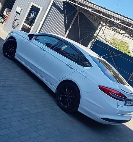 Білий Форд Фьюжен, об'ємом двигуна 1.5 л та пробігом 70 тис. км за 14000 $, фото 5 на Automoto.ua