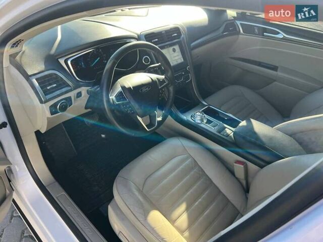 Білий Форд Фьюжен, об'ємом двигуна 2 л та пробігом 174 тис. км за 14700 $, фото 10 на Automoto.ua