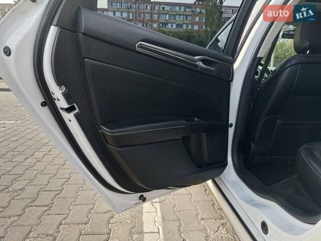 Форд Фьюжн 2017 в Кривом Роге на Automoto.ua Белый Форд Фьюжн, объемом двигателя 2 л и пробегом 97 тыс. км за 15800 $, фото 12 на Automoto.ua