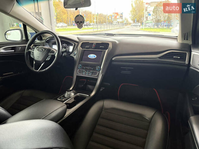 Білий Форд Фьюжен, об'ємом двигуна 2.49 л та пробігом 111 тис. км за 12999 $, фото 6 на Automoto.ua