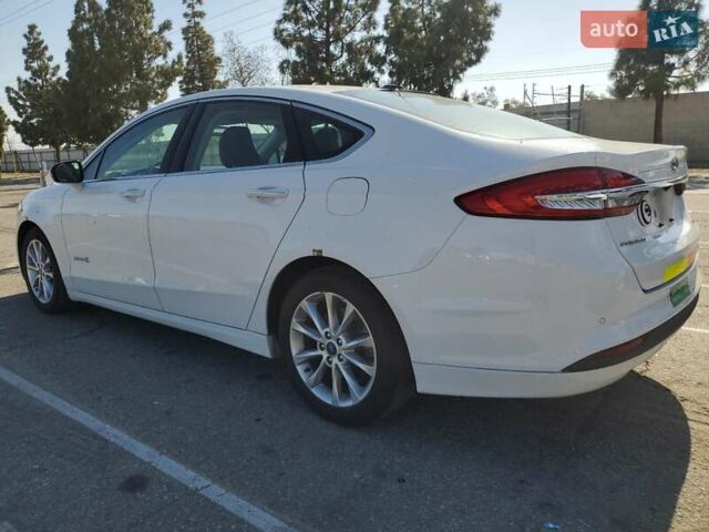 Белый Форд Фьюжн, объемом двигателя 0 л и пробегом 88 тыс. км за 2400 $, фото 1 на Automoto.ua