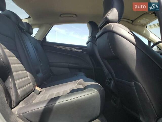 Белый Форд Фьюжн, объемом двигателя 2 л и пробегом 149 тыс. км за 1700 $, фото 9 на Automoto.ua