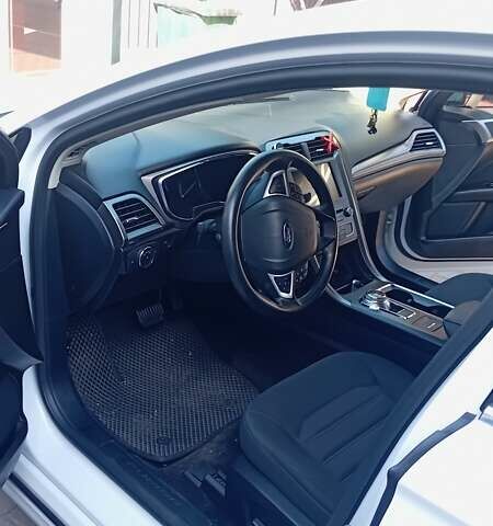 Білий Форд Фьюжен, об'ємом двигуна 1.5 л та пробігом 70 тис. км за 14000 $, фото 23 на Automoto.ua