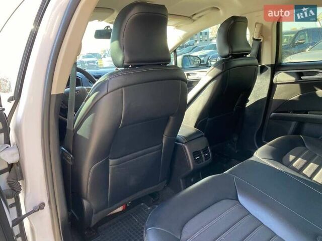 Білий Форд Фьюжен, об'ємом двигуна 1.5 л та пробігом 14 тис. км за 13600 $, фото 20 на Automoto.ua