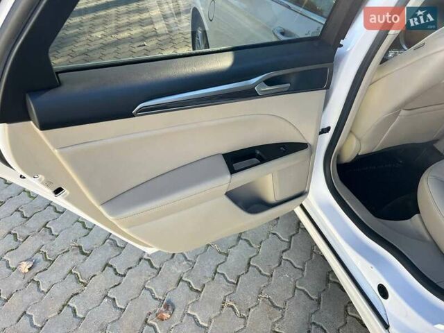 Білий Форд Фьюжен, об'ємом двигуна 2 л та пробігом 174 тис. км за 14700 $, фото 7 на Automoto.ua