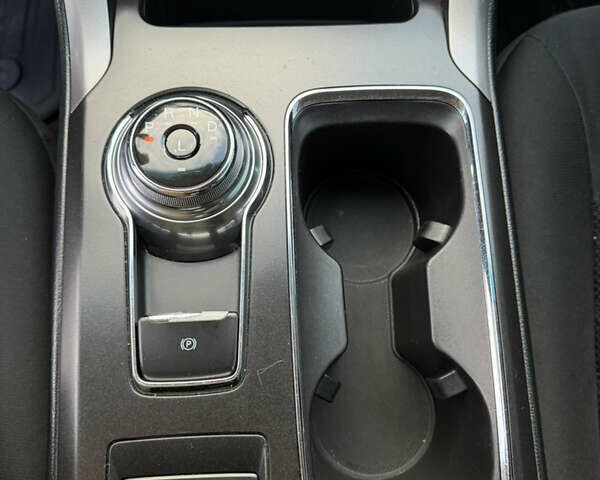 Білий Форд Фьюжен, об'ємом двигуна 2 л та пробігом 175 тис. км за 12500 $, фото 25 на Automoto.ua