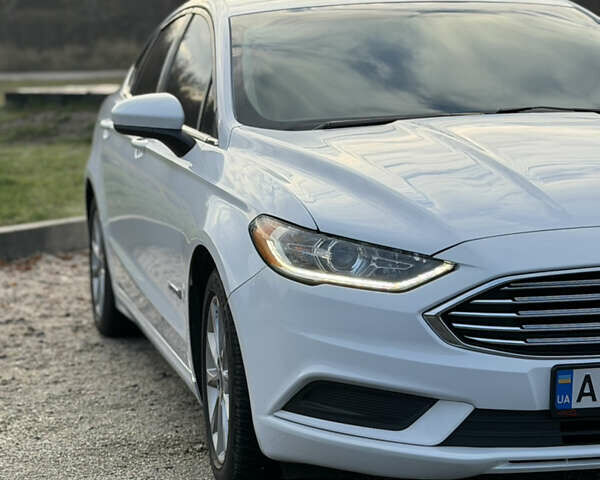 Білий Форд Фьюжен, об'ємом двигуна 2 л та пробігом 175 тис. км за 12500 $, фото 6 на Automoto.ua