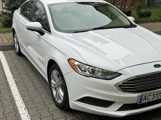 Белый Форд Фьюжн, объемом двигателя 2 л и пробегом 142 тыс. км за 14000 $, фото 2 на Automoto.ua