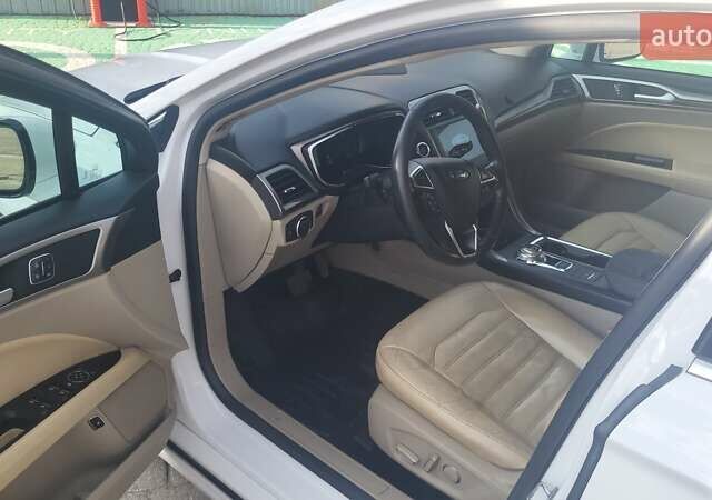 Форд Фьюжн 2017 в Львове на Automoto.ua Белый Форд Фьюжн, объемом двигателя 2 л и пробегом 133 тыс. км за 15500 $, фото 7 на Automoto.ua
